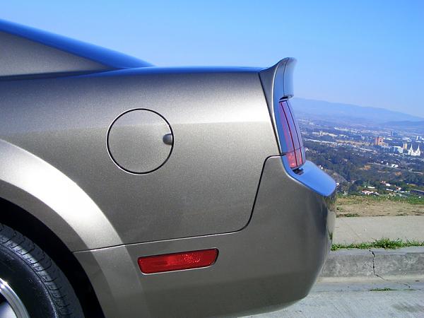 CDC Ducktail Spoiler-2005_mg_mustang_004_800x600.jpg