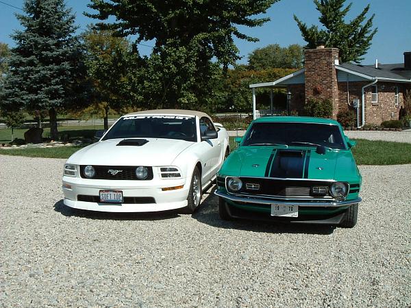 Into the paint booth!-stangs1.jpg