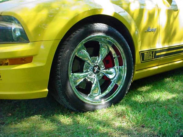 Painted Calipers on Yellow Stang Poll-dsc00009a.jpg