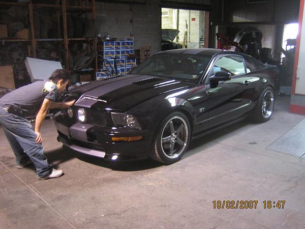 yao's GTS-1 trufiber and stripes-yao_stang_bodyshop7.jpg