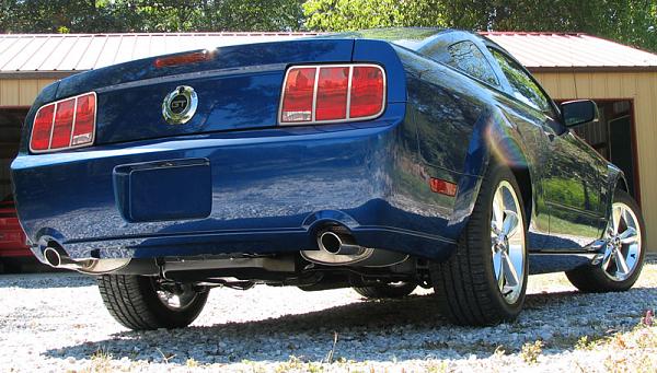 Silver Tail-Light Trim and/or SHR Panel on Vista Blue?-reartrim.jpg