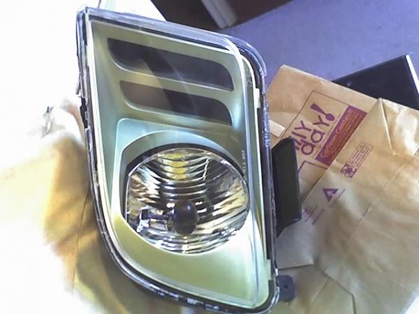 Has anyone removed the plastic cover and painted their headlight buckets?-10-06-07_1620.jpg