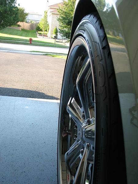 I got my wheels, here are some pic's.-front-tire.jpg