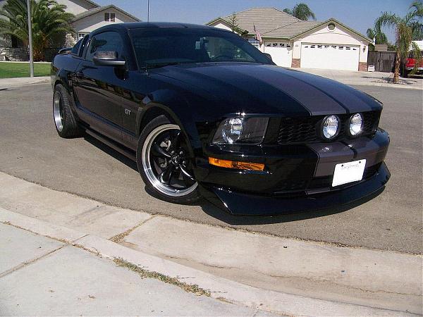 BROKEN SPOILER GETS COSTLY-mustang-05-stripes-1.jpg