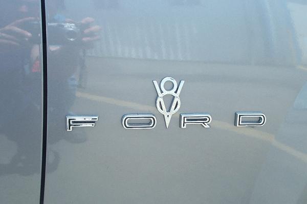 anyone put the &quot;ford&quot; emblem on the hood?-fordlh.jpg