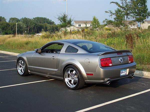 Has anyone installed a Ford GT500 rear spoiler?-100_0742-large-.jpg