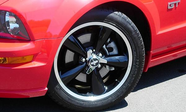 Anyone running a spinner kit on their Bullitts like this one?-2006-blackbullitts-13.jpg