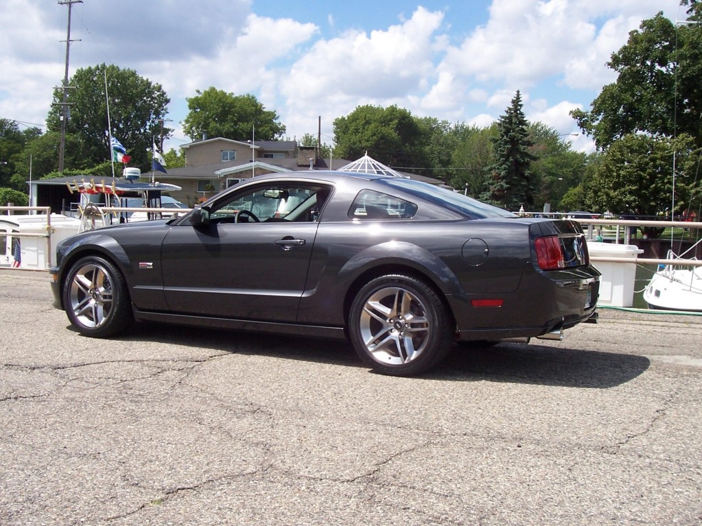 Any pics of '05-'09s with 2010 GT500 wheels? - The Mustang Source ...