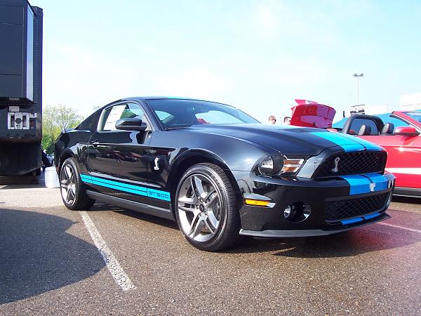 Any pics of '05-'09s with 2010 GT500 wheels?-2009-mustang-memories-car-show-047.jpg