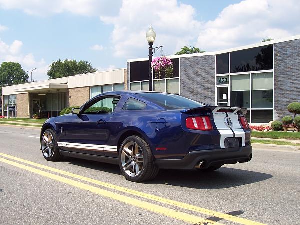 Any pics of '05-'09s with 2010 GT500 wheels?-2009-woodward-dream-cruise-002.jpg