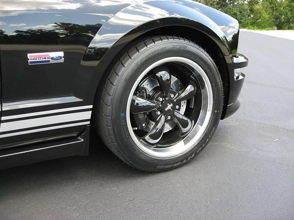 07 V6 Mustang-poweredbyford3.jpg