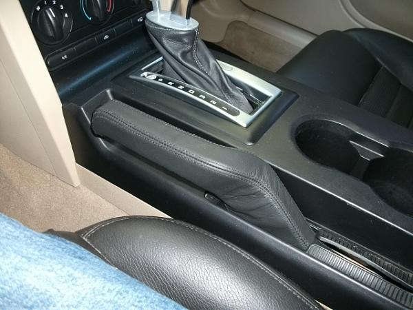 Pics of amustangrocks leather e-brake covers?-dscf1221.jpg