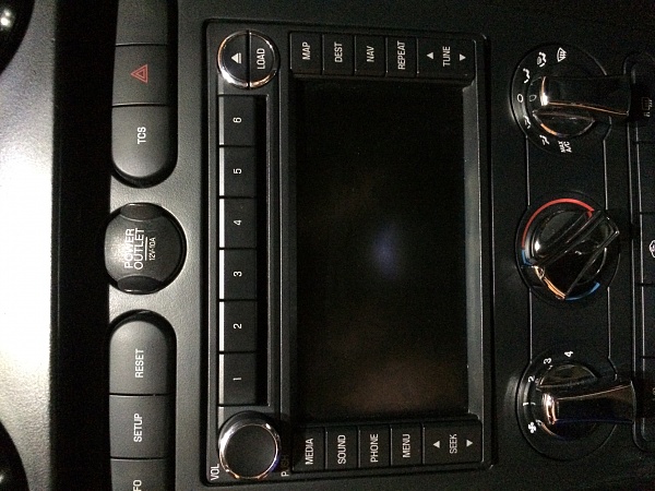 Can someone tell me what radio this is?-img_2557.jpg