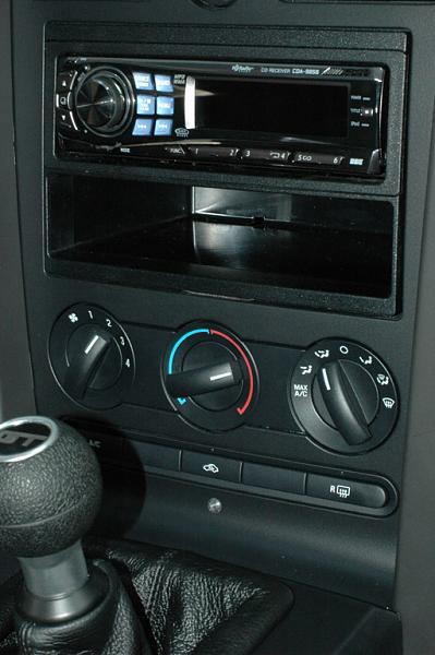 Does anyone have a picture of a single din head unit in their 05?-alpine9856b.jpg