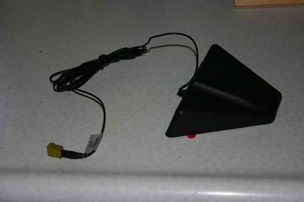 Satellite Radio Antenna Mounting Location Options-cars-sirius-interior-antenna-01.jpg