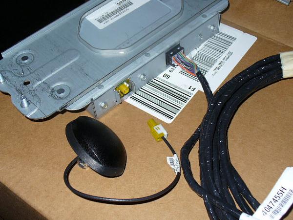 SIRIUS PLUG AND PLAY FOR 05 up Mustang-p1000823.jpg