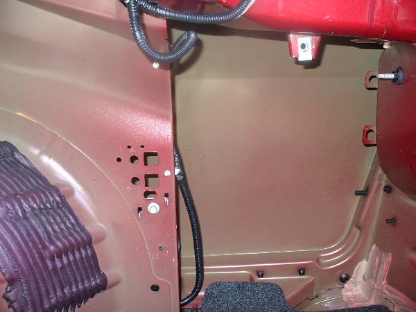 SIRIUS PLUG AND PLAY FOR 05 up Mustang-p1000827.jpg