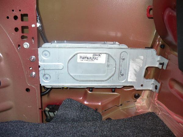 SIRIUS PLUG AND PLAY FOR 05 up Mustang-p1000828.jpg