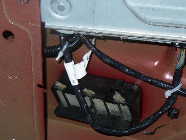 SIRIUS PLUG AND PLAY FOR 05 up Mustang-sirius-pics-011.jpg