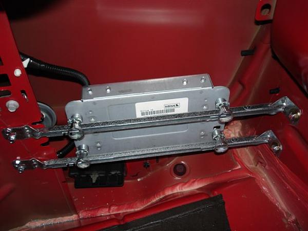 SIRIUS PLUG AND PLAY FOR 05 up Mustang-dsc02917.jpg