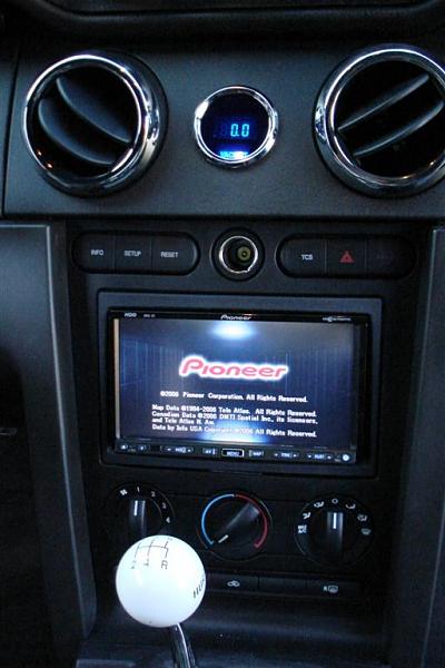 Installing a Factory NAV on a 2005 'Stang-dsc01258.jpg