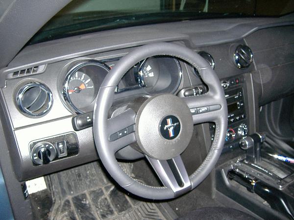 Bullitt steering wheel installed-2007_1221image0045.jpg