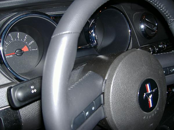 Bullitt steering wheel installed-2007_1221image0046.jpg