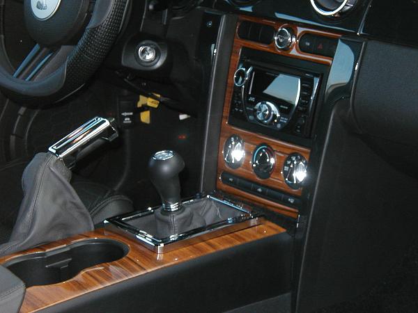 mgw race knobs now in stock . pics on 2008 gt inside...-newdash-7-.jpg