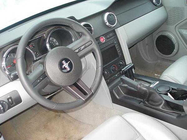2005-2009 Mustang Change Your Dash Bezels using Factory Ford Parts!*-blacknoniup-bullittwheel.jpg