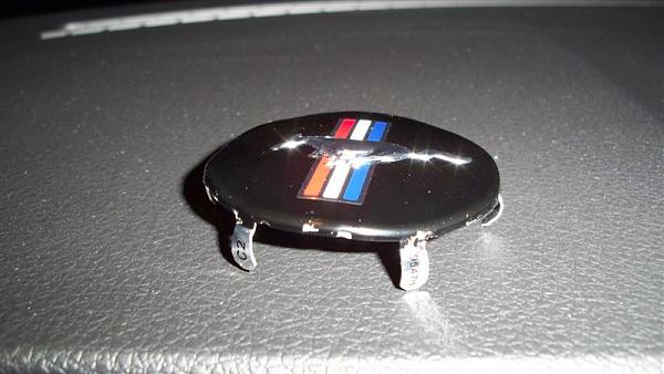 S-197 Mustang Steering wheel emblem HELP!, How do you remove it?-emblem-011-medium-.jpg