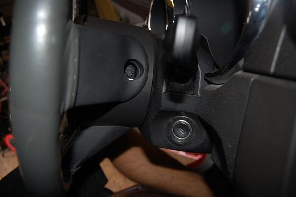 Boss 302 Steering Wheel Into '05 GT!-3noplug.jpg