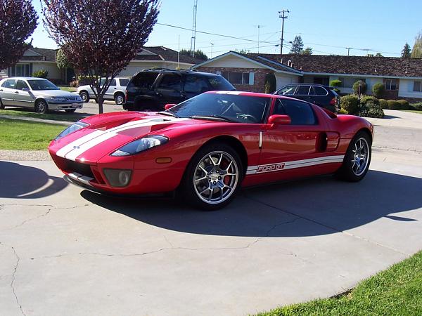 Not a Stang, but... Ford GT in Sister's Driveway.-101_0585a.jpg