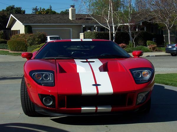 Not a Stang, but... Ford GT in Sister's Driveway.-101_0586a.jpg