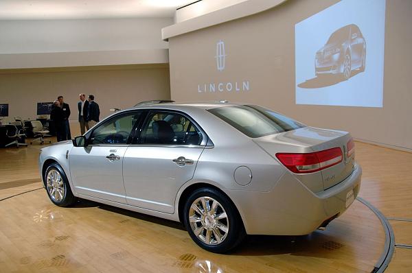2010 MKZ: Here it is-2010mkzlive_07-bustle.jpg