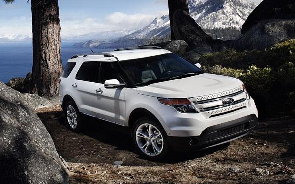 Escape or Edge-2011-ford-explorer-front-mountains.jpg