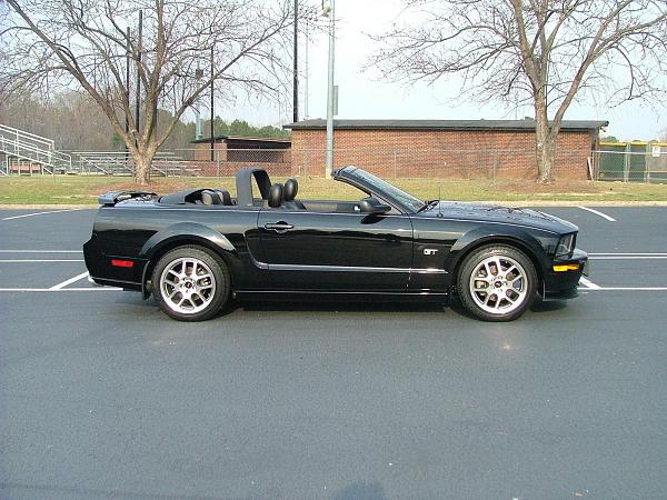 What's it look like on a Black Stang???-2005-mustang-028.jpg