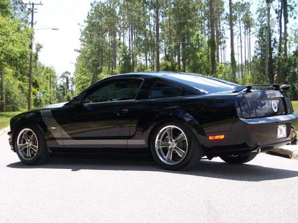 Black stangs with boss stripes!-road1.jpg