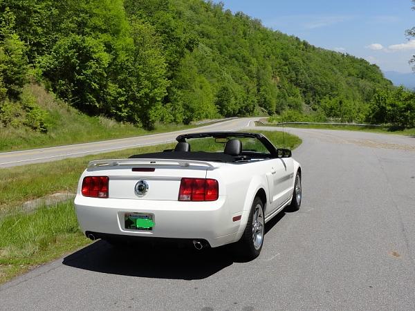 2005-2009 S-197 Gen 1 Performance White Mustang Picture Gallery-2007-mustang-gtcs-1-.jpg