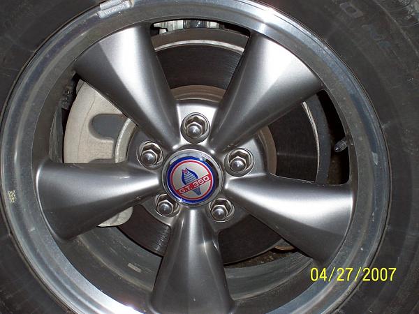 2005-2009 S-197 Gen 1 Performance White Mustang Picture Gallery*-wheel-centers.jpg