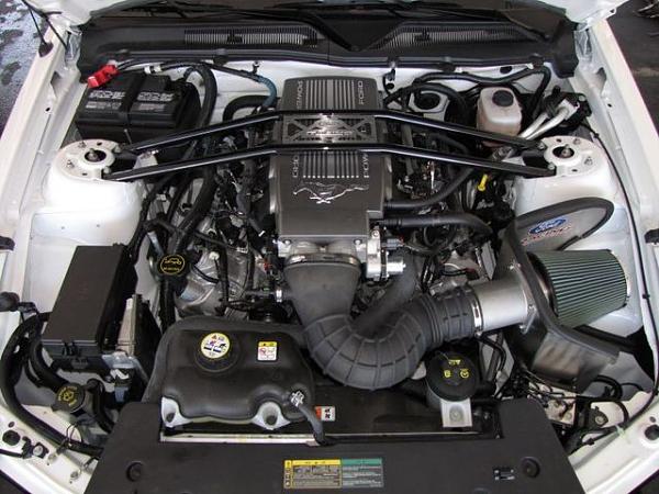 2005-2009 S-197 Gen 1 Performance White Mustang Picture Gallery-engine.jpg