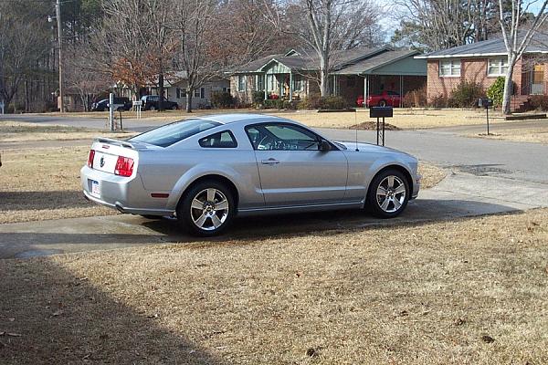 2005-2009 Satin Silver S-197 Gen 1 Mustang Picture Gallery-silvergt01.jpg