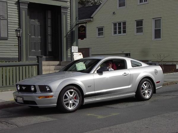 2005-2009 Satin Silver S-197 Gen 1 Mustang Picture Gallery-front-lizzy-borden-house-2-2008.jpg