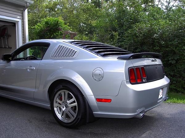 2005-2009 Satin Silver S-197 Gen 1 Mustang Picture Gallery-dside-louver.jpg
