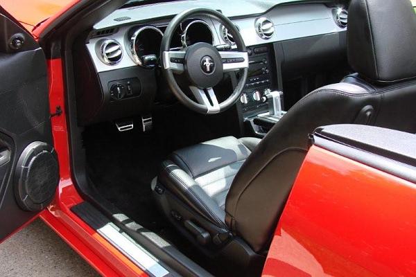 2005-2008 Ford Mustang S-197 Gen 1 Torch Red Picture Gallery-interior.jpg