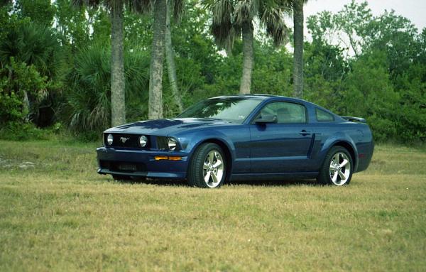 2006-2009 Ford Mustang S-197 Gen 1 Vista Blue Picture Gallery-07_vb_gtcs_02_front_34_left_side_800.jpg