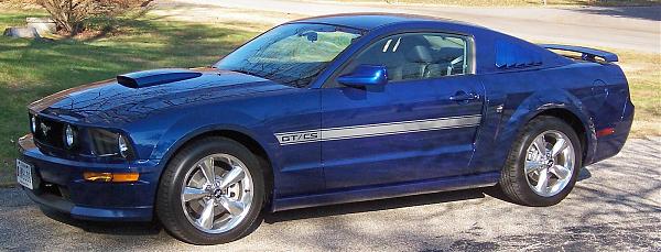 Any Vista Blue's w/ White or Silver Stripes?-08stang2.jpg
