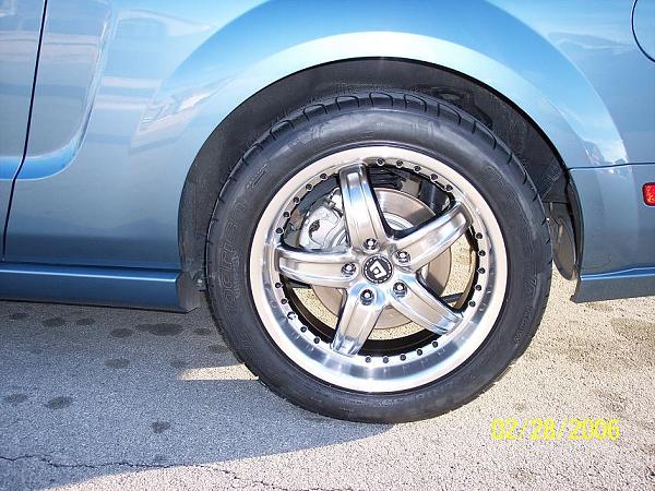 Little Help - Rim Choice-close-up-wheel.jpg