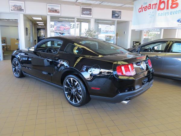 The old Stang is looking good on the showroom floor-2012-stang.jpg