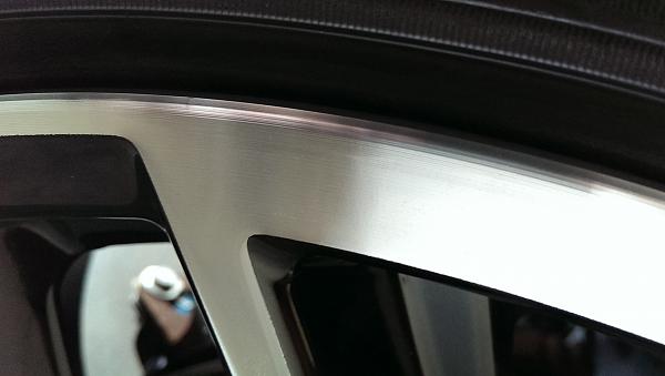 Anyone else have some curb rash on their wheels??-imag0268.jpg
