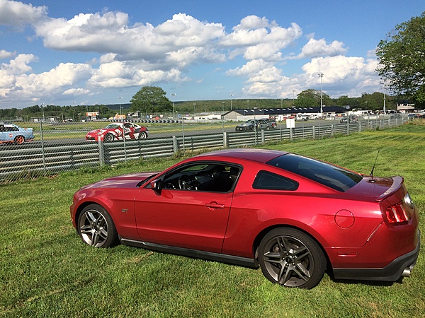 Anyone have pics of there 2010 mustang gt-img_1174.jpg